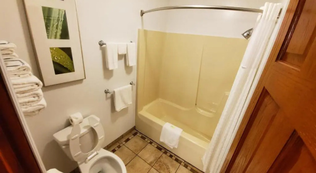 Четырёхместный номер Standard Jefferson Hills Motel