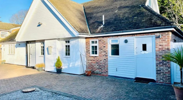 Апартаменты The Thorpe Guesthouse