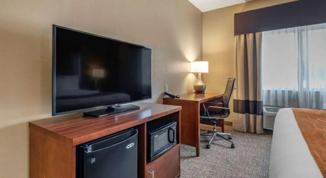 Люкс Comfort Suites Terre Haute University Area