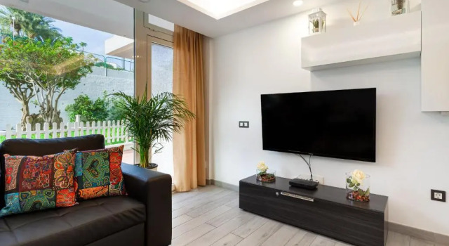 Modern & Elegant Loft, Забронировать Отель Отели Плайя дель Инглес с бассейном, рядом с Экуменический храм Эль-Сальвадор, Бассейн