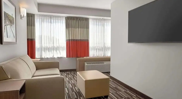 Люкс c 1 комнатой Microtel Inn & Suites by Wyndham Bonnyville