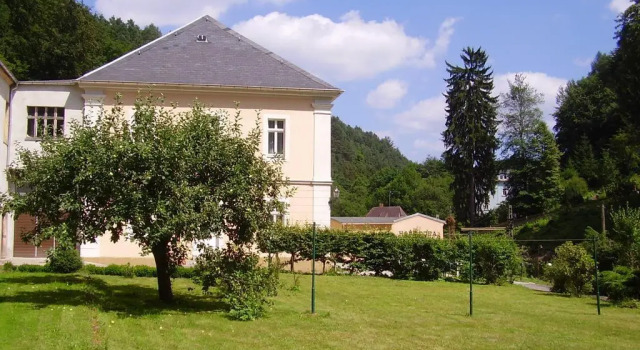 Hotel Garni Dekorahaus, Забронировать Отель Бад-Шандау Saxon Switzerland