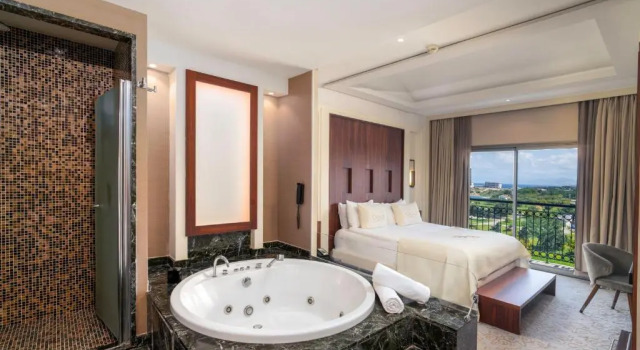 Люкс Cratos Premium Hotel Casino & SPA