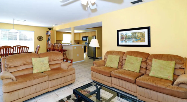 Hibiscus House 4 Bedrooms 3 Bathrooms Home