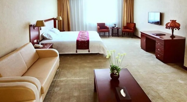 Dalian Tongbao Hotel, Book Hotel Hotels in Liaoning with Parking, Parking