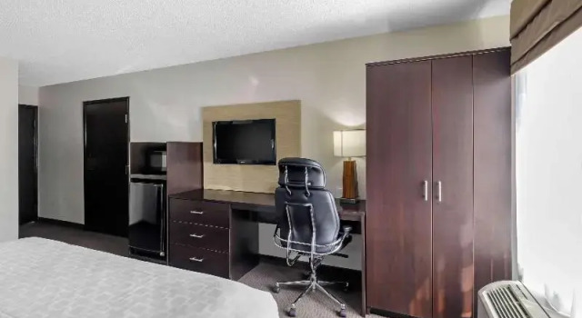 Двухместный номер Standard с балконом Clarion Inn & Suites DFW North