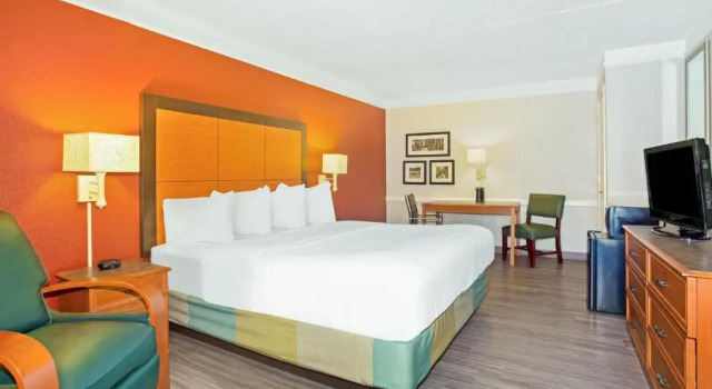 Номер Standard La Quinta Inn by Wyndham Victoria
