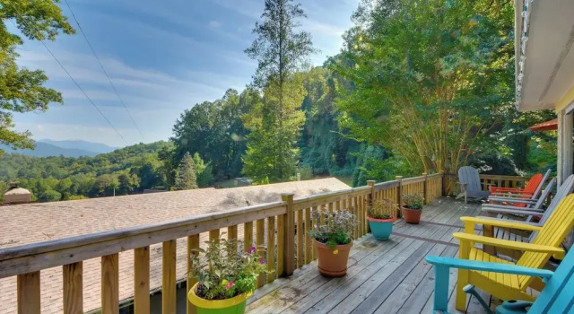Коттедж Mountain Cottage w/ Views Near Tail of the Dragon!