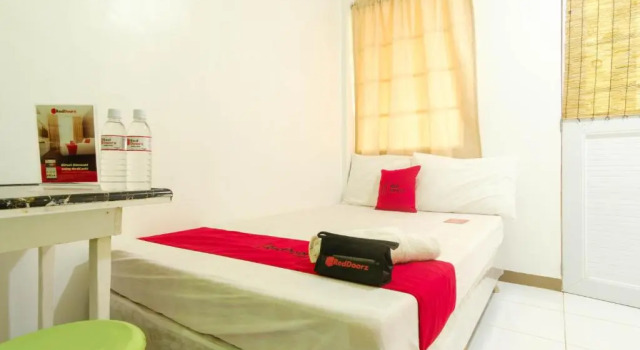 RedDoorz @ Prince JB Beach Resort Zambales - Vaccinated Staff, Забронировать Курортный отель  