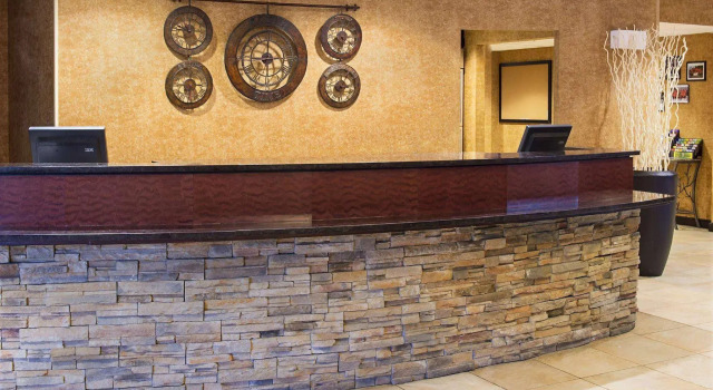 Courtyard Marriott Lake Placid, Забронировать Отель Отели и гостиницы Лейк-Плэсид, рядом с Музей зимних олимпийских игр в Лейк-Плэсиде, Отель