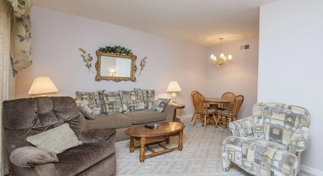 Colonial Crest Condo 104 by Heritage Cabin Rentals, Забронировать Отель Отели Пиджен-Фордж с парковкой, рядом с Центр LeConte в Пиджен-Фордж, Парковка