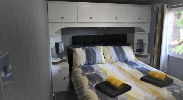 HEDDFAN, Luxury 3 bedroom timber lodge, Now with WiFi, Caer Beris Holiday Park, Builth Wells, SORRY NO TRADESMEN OR CONTRACTORS ALLOWED, Забронировать Отель Отели Сноудония с парковкой, Парковка