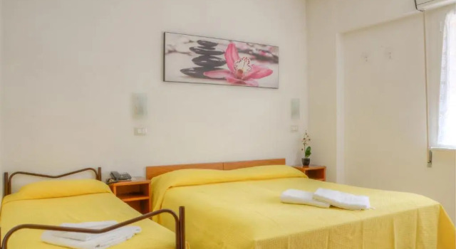 Трёхместный номер Standard с балконом Hotel Villa Lina