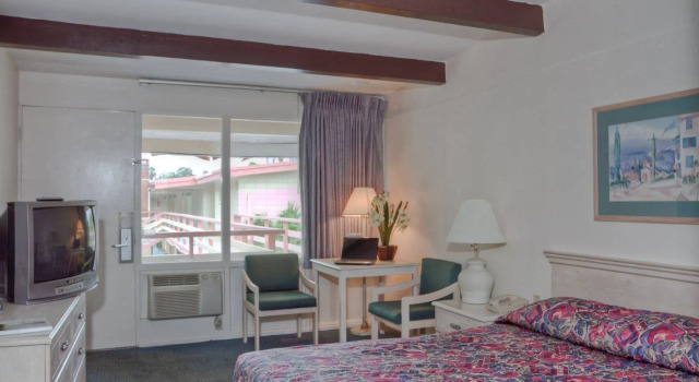 Golden Host Resort - Sarasota, Забронировать Курортный отель Сарасота Sarasota Area, рядом с Художественный музей Джона и Мейбл Ринглинг