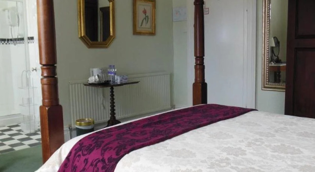 Cary Court - Guest House