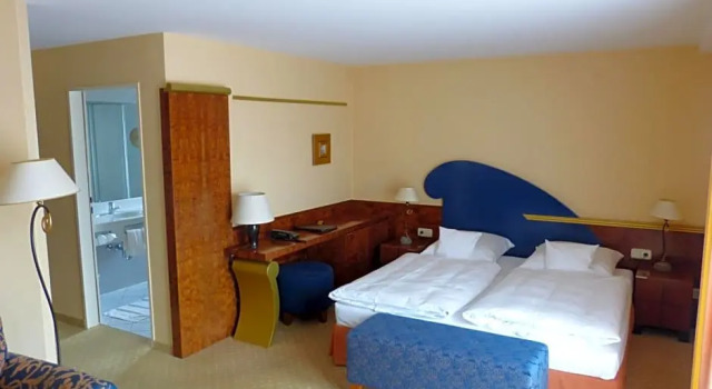 Полулюкс Hotel Roshop