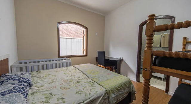Casa com Piscina e Churrasqueira a 220 m da Praia