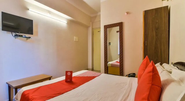 Classic Kahden hengen huone parvekkeella OYO 2863 Hotel 4 Pillar's