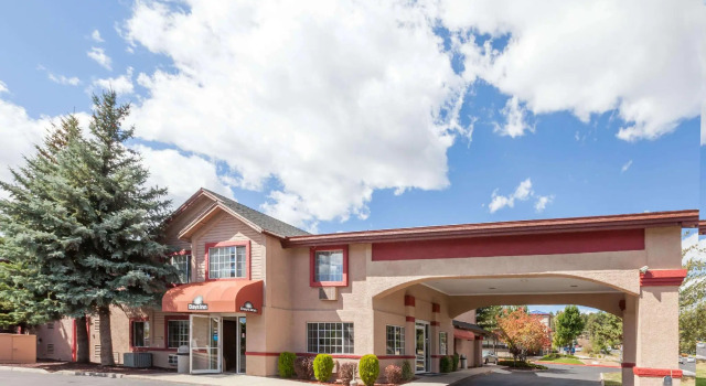 Кровать в общем номере voco Flagstaff by IHG