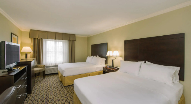 Четырёхместный номер Standard Holiday Inn Express and Suites Merrimack - Nashua by IHG