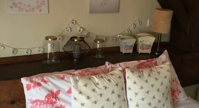 Beautiful 2-bed Apartment, Book Lejlighed La Redorte Canal du Midi