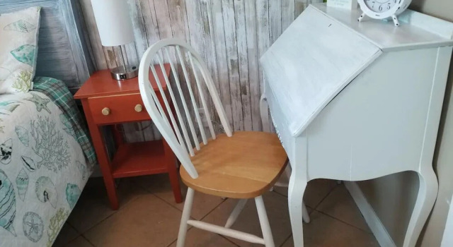King Bed, Fenced Yard, Free Parking, Dog Friendly and Wifi - 1 BR Cottage by Redawning, Забронировать Дом для отпуска Виллы Галвестон, рядом с Rebecca Sealy Hospital, Вилла