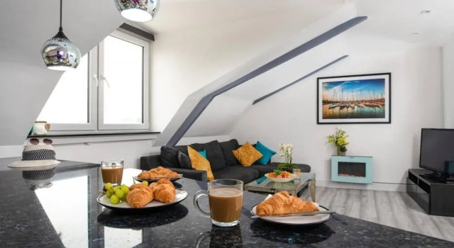 Sandybanks Loft - Penthouse Seaview Apartment on Promenade, Torquay, Забронировать Апартаменты/квартира Апартаменты Торки, рядом с Художественно-исторический музей Торр-Эбби, Апартаменты/квартира