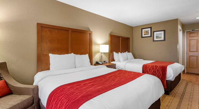 Четырёхместный номер Standard Comfort Inn & Suites Cedar Rapids North - Collins Road