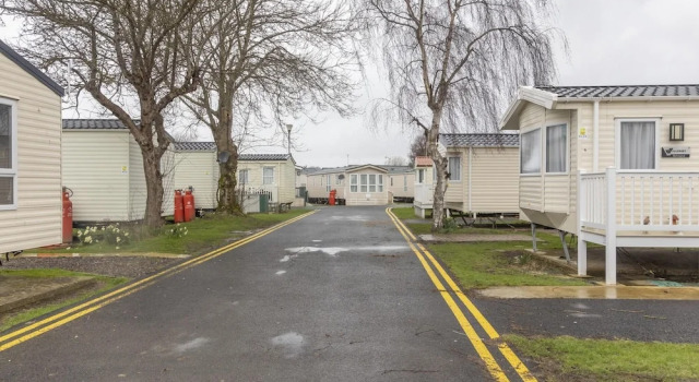 Alluring Home in Hastings Near Sea, Book Feriehus Sommerhuse i Icklesham, Hytte