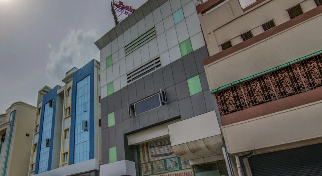 OYO 16120 Balajee Classic Inn