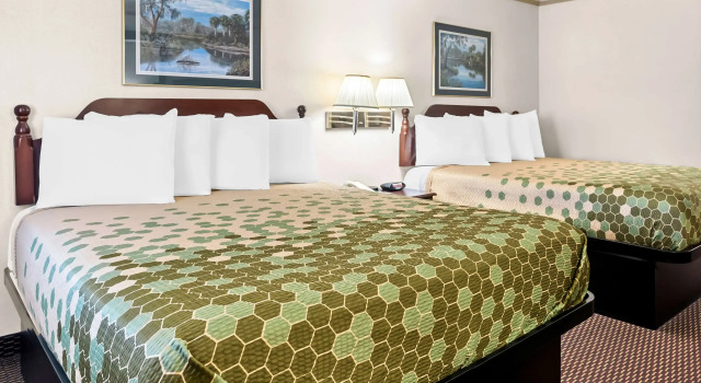 Четырёхместный номер Standard SureStay Hotel by Best Western Castro Valley