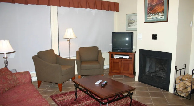 Les Chalets Mont-Sainte-Anne, Book Chalet Hoteller i Beaupre med parkering, Parkering
