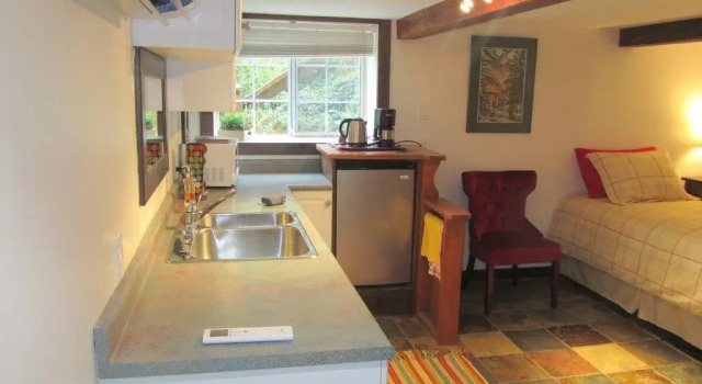 Highgarden B&B, Buchen Sie Bed & Breakfast Ganges Salt Spring Island