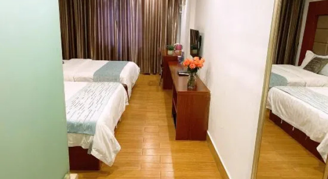 Люкс Deluxe Dubai eight star hotel (Maoming people's Hospital high speed railway station store)