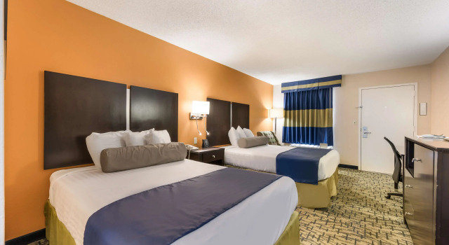 Четырёхместный номер Standard SureStay Hotel by Best Western Meridian