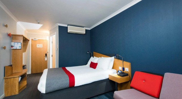 Семейный номер Standard Holiday Inn Express Glasgow City Centre Riverside by IHG