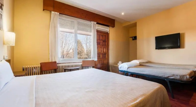 Трёхместный номер Standard с балконом Hotel Los Olivos