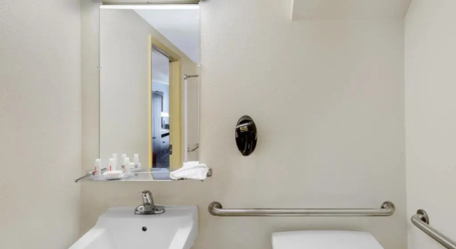Четырёхместный номер Standard Days Inn by Wyndham Geneva/Finger Lakes