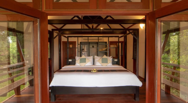 Kingfisher Ecolodge, Book Hotel 3-stjernede hoteller i Champasak, 3*