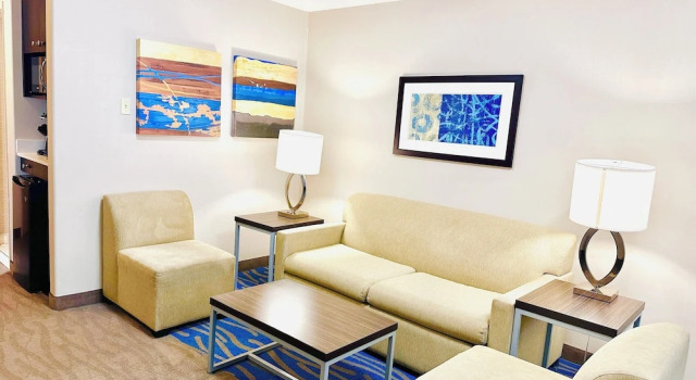 Люкс c 1 комнатой Holiday Inn Hotel & Suites Regina by IHG