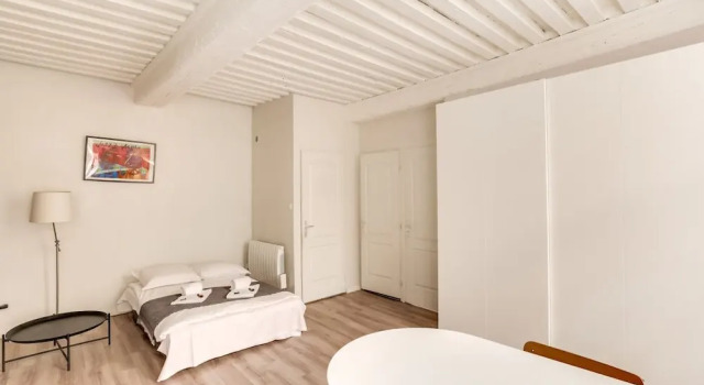 Cosy T2 Centre Lyon Presqu'Ile Croix Rousse!, Забронировать Отель 01. Отель-де-Виль Лион, рядом с Jardin Publique La Cerisaie