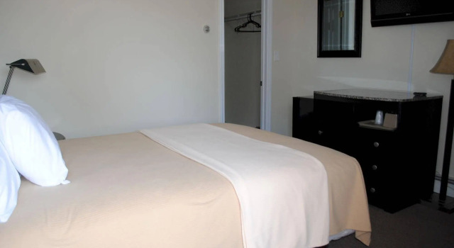 Shore Point Motel