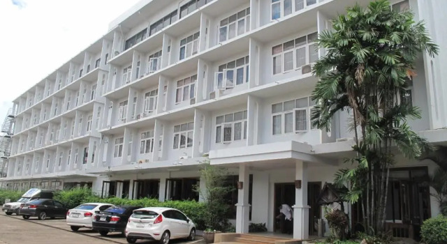 Dusit Hotel at Sakon Nakhon, Varaa Hotelli Hotellit North-Eastern Thailand pysäköinnillä, Pysäköinti