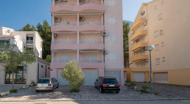 Awesome Apartment in Promajna With Wifi and 1 Bedrooms, Rezerwuj Apartament Hotele w Split-Dalmatia County z parkingiem, Parking