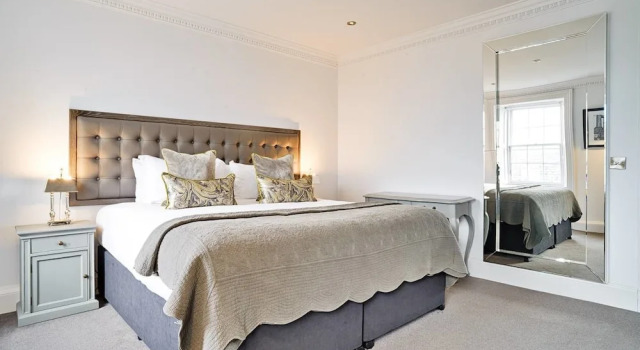 JOIVY Luxury George Street Apartments: Castle Suite, Забронировать Апартаменты/квартира Новый город Эдинбург, рядом с Национальный музей Шотландии