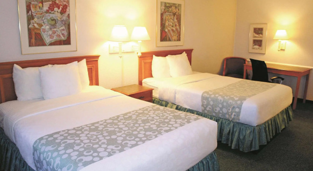 Четырёхместный номер Standard La Quinta Inn by Wyndham Kansas City Lenexa