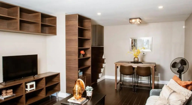 Honey I'm Home Suite 2 bedroom upper level, Varaa Hotelli Brampton 