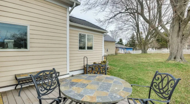 Коттедж 3 Blocks to Lake Ontario: Getaway in Cape Vincent!