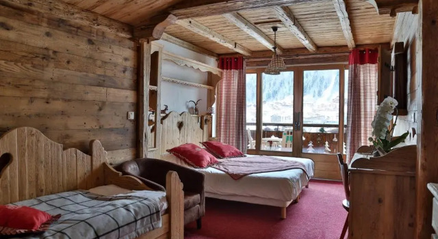Трёхместный номер Standard с балконом Hotel LEquipe