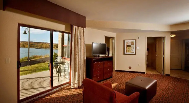 Люкс c 1 комнатой Hampton Inn Marquette-Waterfront